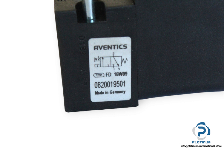Aventics-0820019501-pneumatic-valve-(new)-1