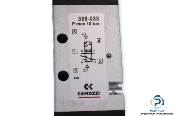 Camozzi-358-033-pneumatic-valve-(new)-(carton)-2