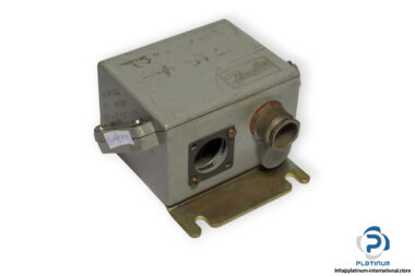 Danfoss-KPS-79-temperature-switch-(used)