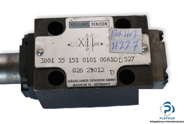 Denison-3D01-35-151-0101-00A10-D527-026-21012-solenoid-operated-directional-valve-(used)-1