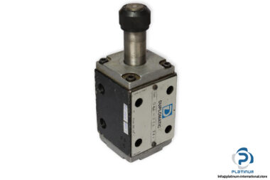 Diplomatic-D4D-2TA-24V-solenoid-operated-directional-valve-without-coil-(used)