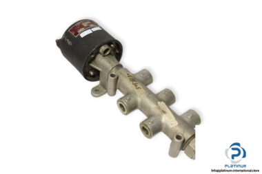 Doedijns-4213-directional-control-valve-(used)