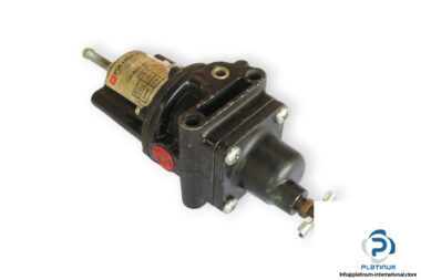 Fairchild-65842-pneumatic-pressure-regulator-(used)