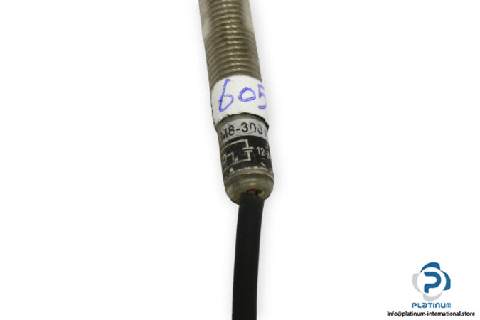 LM8-3001PA-inductive-sensor-used-3