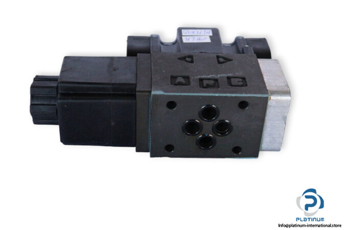 Nachi-SS-G01-A8X0-R-C230-20-solenoid-operated-directional-valve-(used)-2