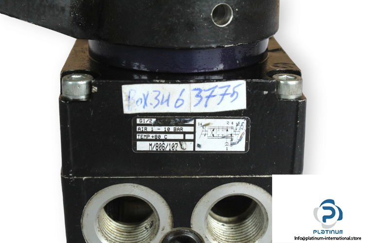 Norgren-M_806_107-manually-actuated-valve-(used)-1