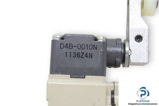 Omron-D4B-1111N-limit-switch-(new)-3