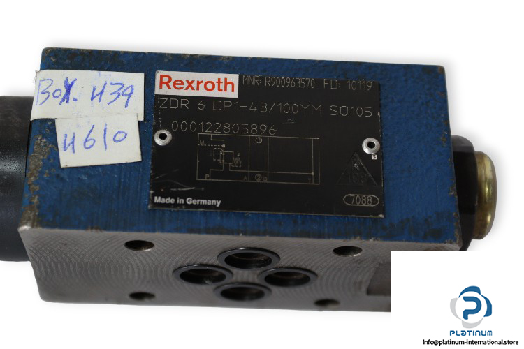 Rexroth-R900963570-pressure-reducing-valve-(used)-1