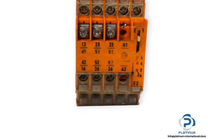 Schleicher-SSP-56-15314843-122-060-control-relay-(used)-1