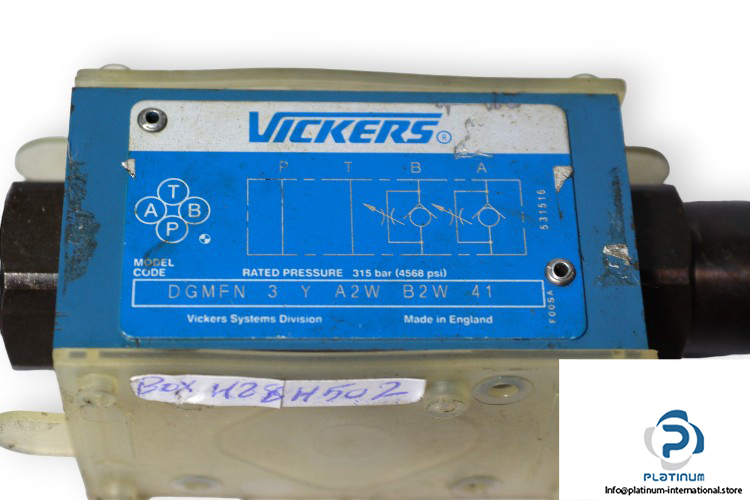 Vickers-DGMFN-3-Y-A2W-B2W-41-flow-restrictor-valve-(used)-1