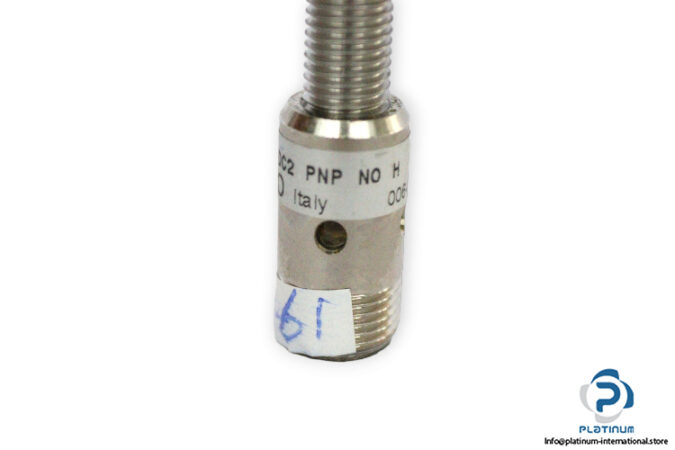 aeco-SI8-DC2-PNP-NO-H-inductive-sensor-(new)-2