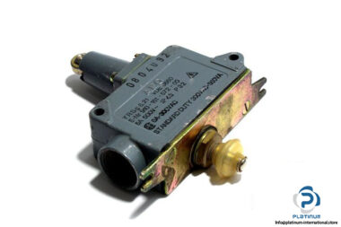 aeg-yrsg-6-21-vde-0660-limit-switch-2