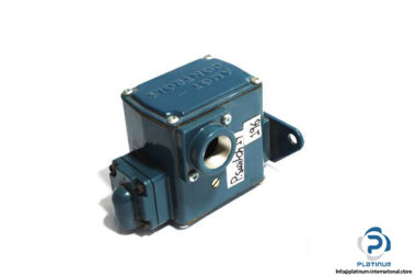 amot-4140ck1e11aao-ee-single-step-pressure-switch-2-2