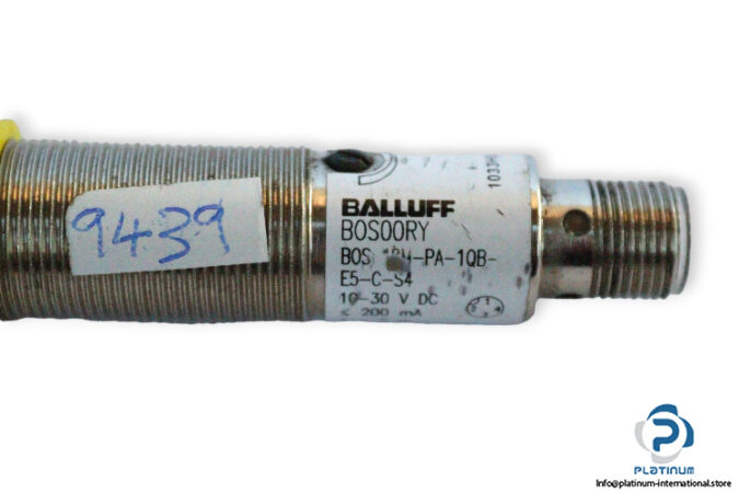 balluff-BOS-18M-PA-1QB-E5-C-S4-photoelectric-retro-reflective-sensor-used-3