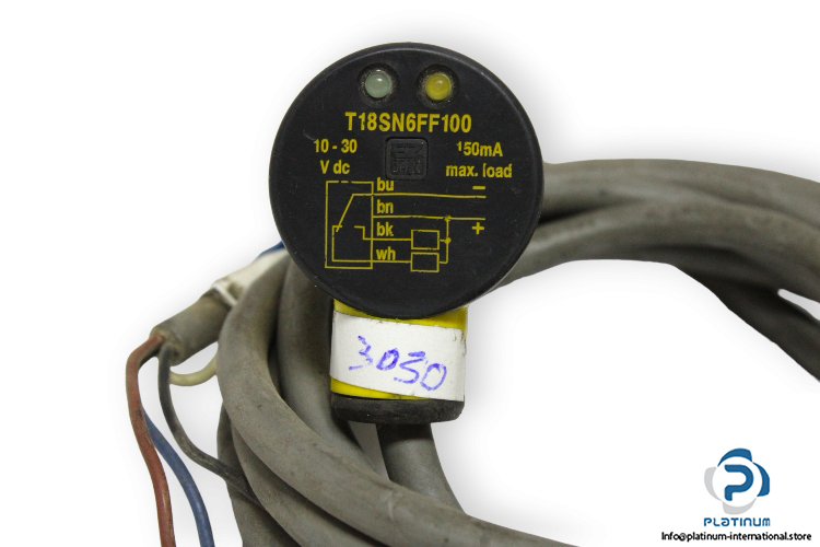 banner-T18SN6FF100-self-contained-barrel-mount-sensor-(used)-1