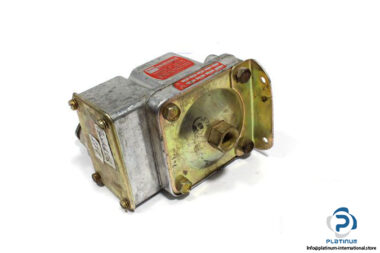 barksdale-d1t-h18-terminal-block-pressure-switch-2