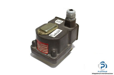 barksdale-D1T-M80SS-terminal-block-diaphragm-pressure-switch