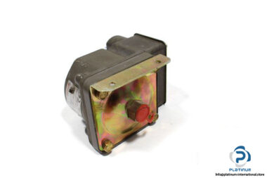 barksdale-d2t-h18ss-diaphragm-pressure-switch-2