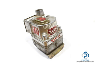 barksdale-DPD1T-A3-diaphragm-differential-pressure-switch