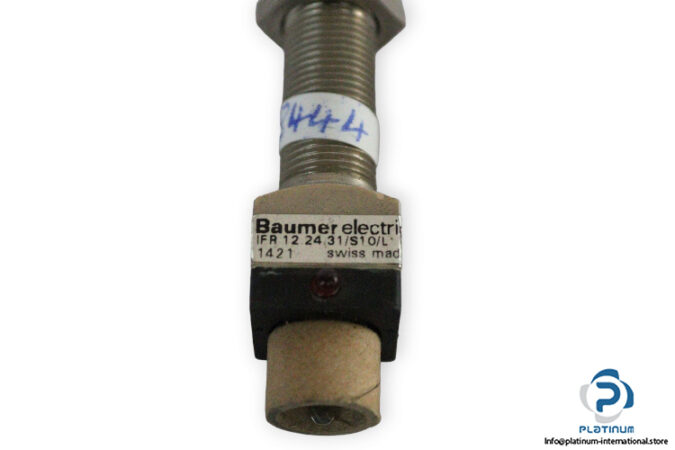 baumer-IFR-12-24-31_S10_l-inductive-sensor-used-3