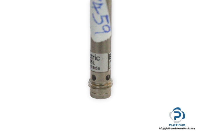 baumer-IFRM-06P1703_S35L-inductive-sensor-(used)-4