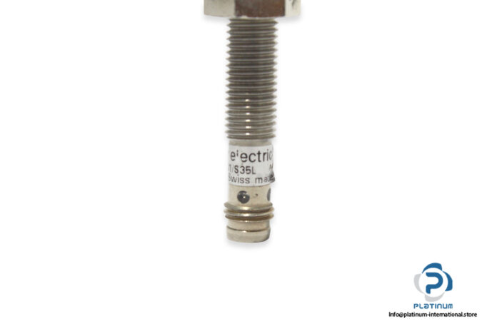 baumer-ifrm-08p1701_s35l-inductive-sensor-4