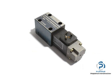 Bosch-0-810-090-106-solenoid-operated-directional-valve