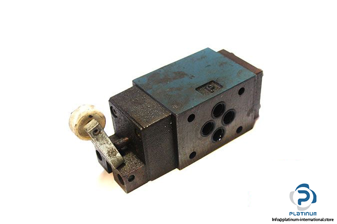 bosch-0-810-090-108-directional-control-valve-2