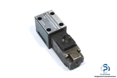 Bosch-0-810-090-240-solenoid-operated-directional-valve