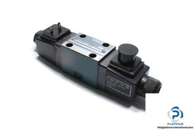Bosch-0-810-091-061-solenoid-operated-directional-valve