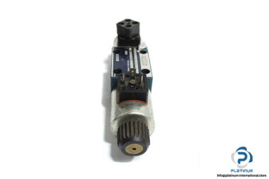 bosch-0-810-091-207-solenoid-operated-directional-valve-1