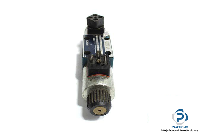 bosch-0-810-091-207-solenoid-operated-directional-valve-1