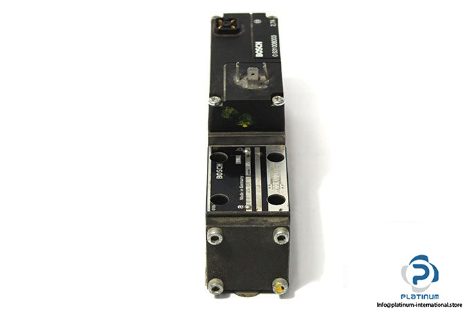 bosch-0-811-404-038-servo-solenoid-valve-with-electrical-position-feedback-1