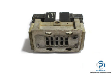 bosch-0-820-008-113-solenoid-valve-1