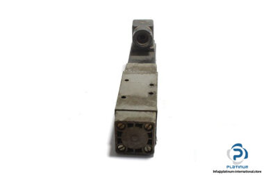 bosch-0-820-014-028-solenoid-valve-1