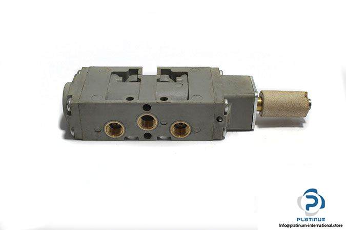 bosch-0-820-022-994-solenoid-valve-1