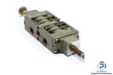 bosch-0-820-023-502-double-solenoid-valve-1