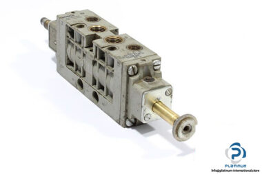 bosch-0-820-023-502-double-solenoid-valve