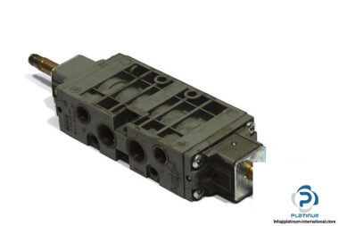 bosch-0-820-023-505-double-solenoid-valve-1