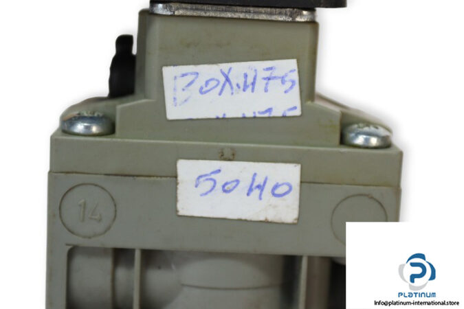bosch-0-820-023-997-single-solenoid-valve-used-5