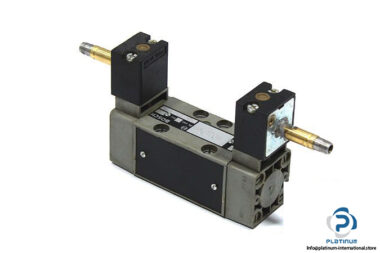 bosch-0-820-024-552-double-solenoid-valve