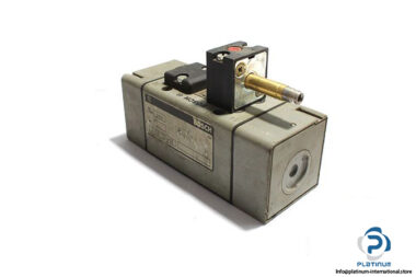 Bosch-0-820-025-126-solenoid-valve