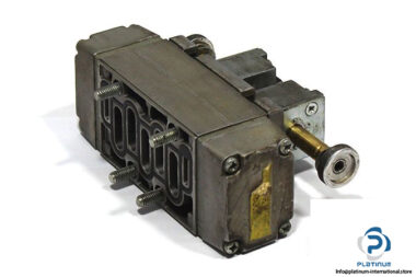 bosch-0-820-025-502-double-solenoid-valve-1