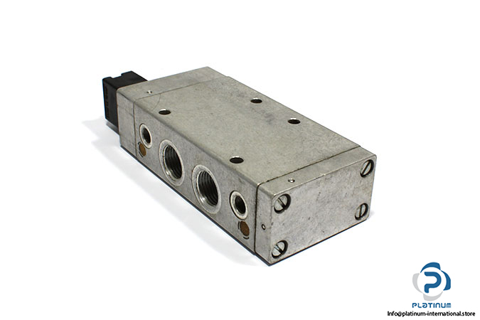 bosch-0-820-032-990-single-solenoid-valve-1