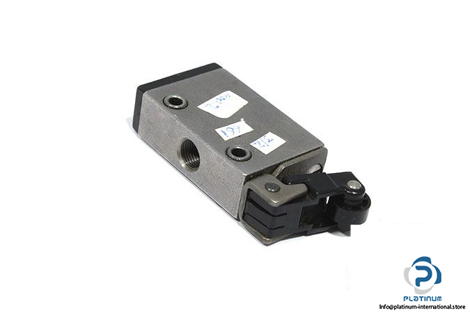 bosch-0-820-402-202-roller-lever-valve-1