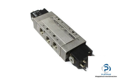 Bosch-0820033026-solenoid-valve