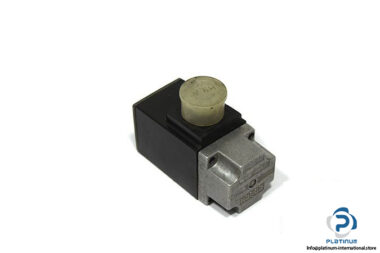 bosch-0831034001-solenoid-coil-1