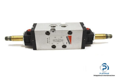 CAMOZZI-458-011-02-SOLENOID-CONTROL-VALVE_675x450.jpg