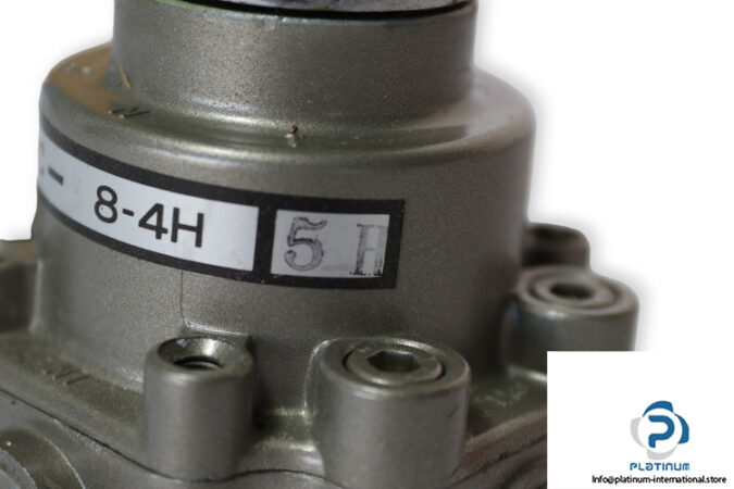 ckd-HMVC-8-4H-manual-selector-valve-new(with-carton)-3