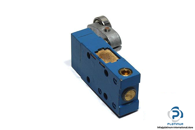 crouzet-81-922-205-stem-actuated-valve-1